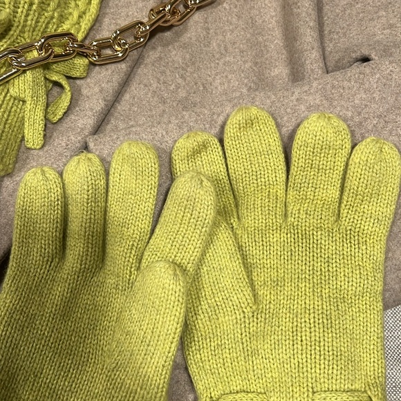 Cashmere scarf and gloves set - Picture 11 of 16